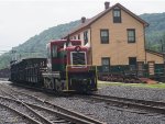 EBT m-7 and the excursion train await the next departure at Orbisonia station